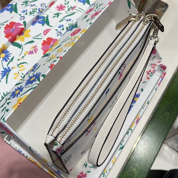 Kate Spade Staci Garden Bouquet Boxed Zip Wristlet
Cream Multi - Picture 3 of 16